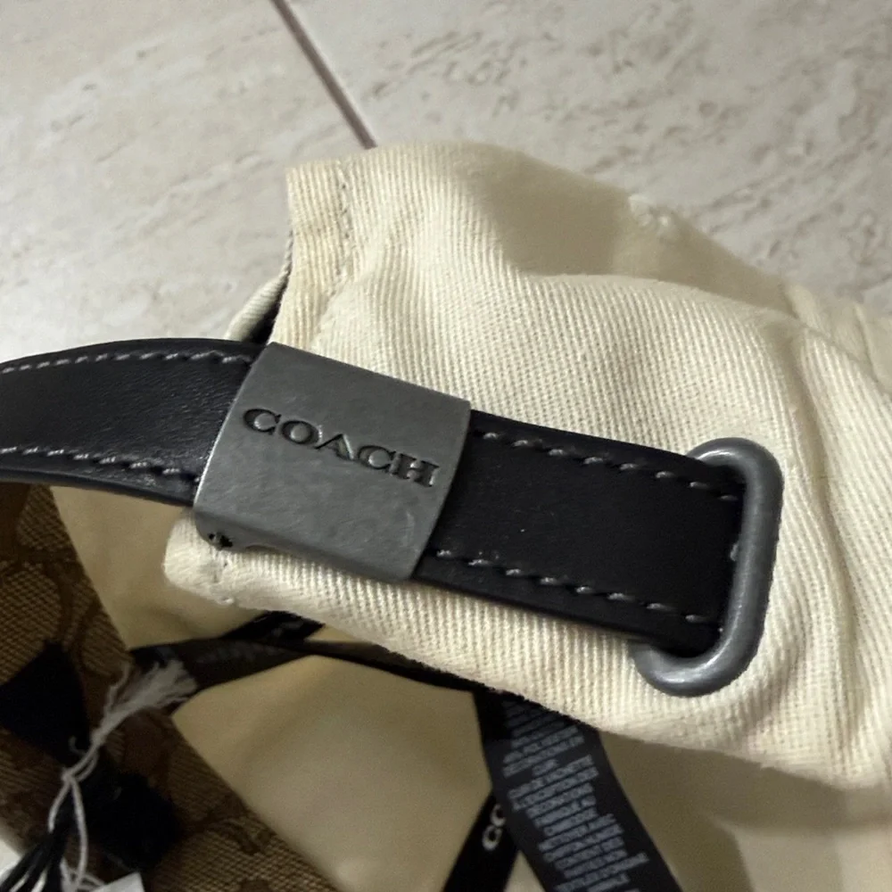 Coach chalk Cap with Brown  Logo … NWT..ladies 
Baseball cap - Picture 4 of 5